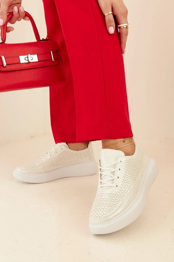 Naiste hõbedased tossud...