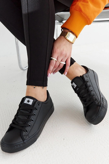 Kimberlee mustad sporditossud