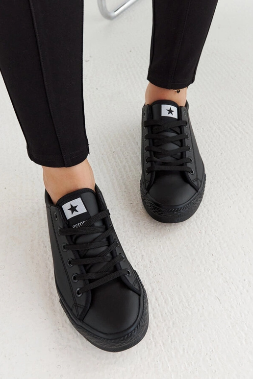 Kimberlee mustad sporditossud