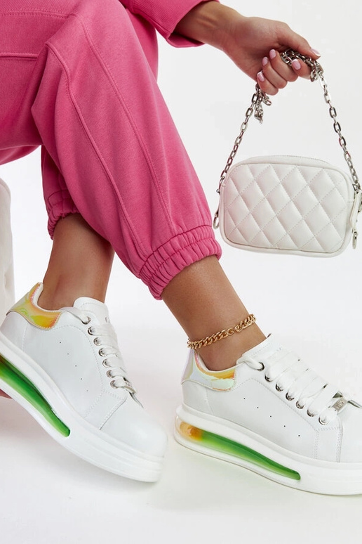 Valged tossud platvormil GOE NN2N4029 Valged tossud platvormil GOE NN2N4029