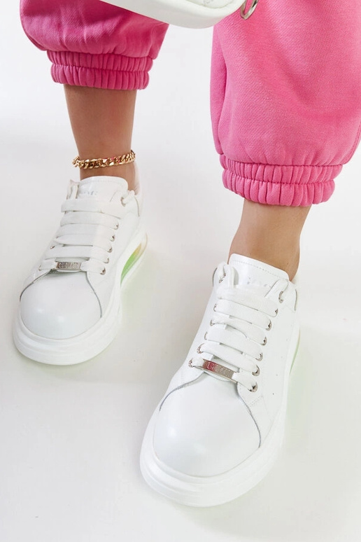 Valged tossud platvormil GOE NN2N4029 Valged tossud platvormil GOE NN2N4029