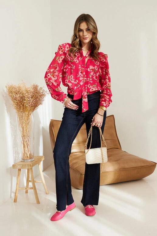 Kuensi ketiga kaunistatud roosad...