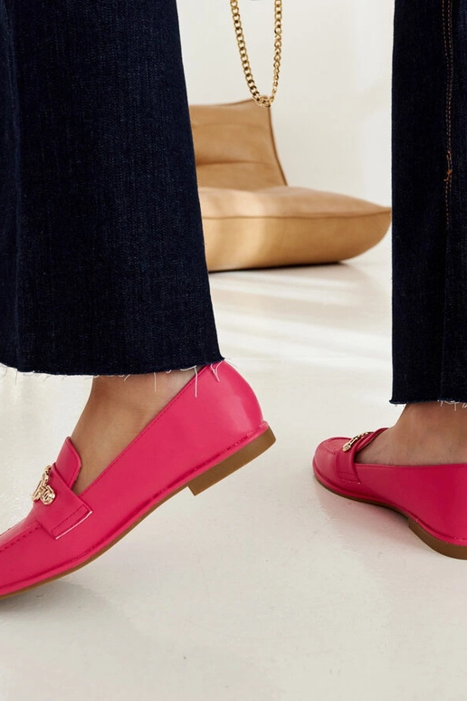 Kuensi ketiga kaunistatud roosad...