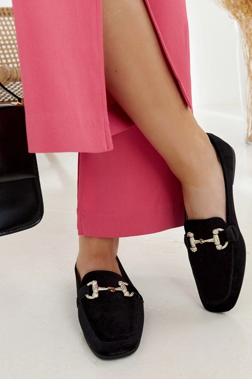 Mustad sametist mokassiinid...