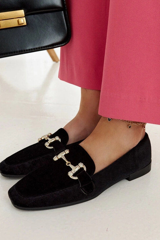 Mustad sametist mokassiinid...