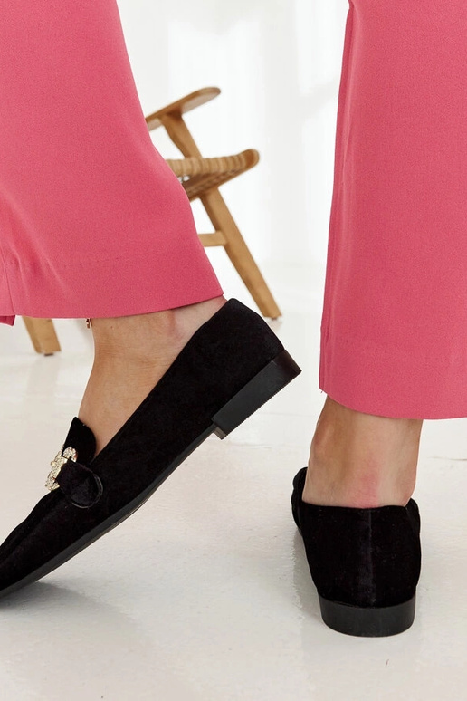 Mustad sametist mokassiinid...