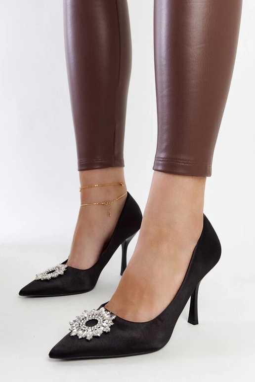 Mustad satiinviimistlusega stiletod...