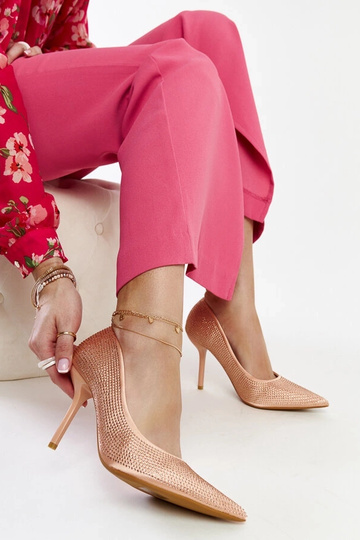 Heleroosad kõrged kontsad...