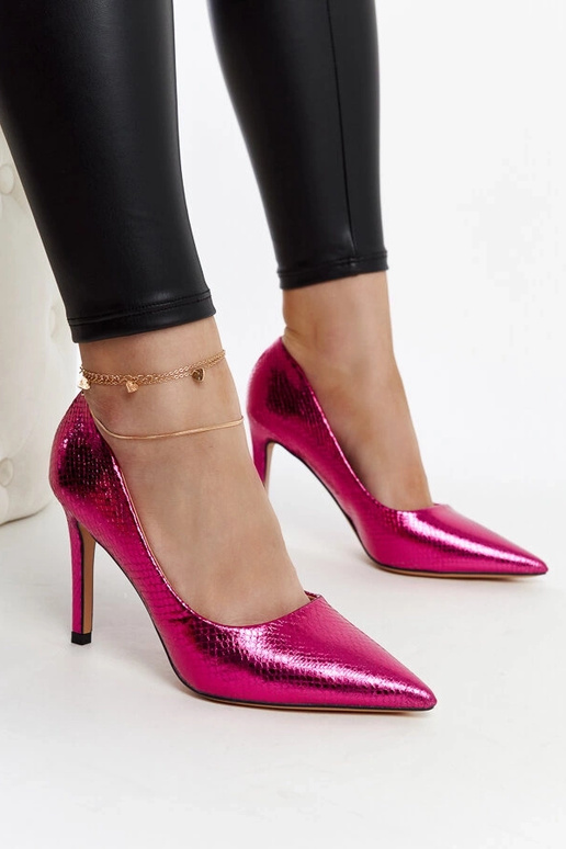 Roosad lakknahast Wines kontsad