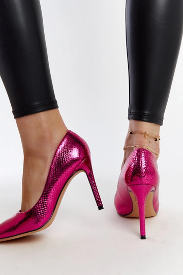 Roosad lakknahast Wines... 2