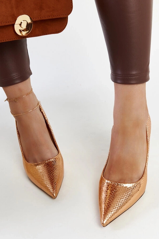 Veinid šampanja lakknahast pumbad