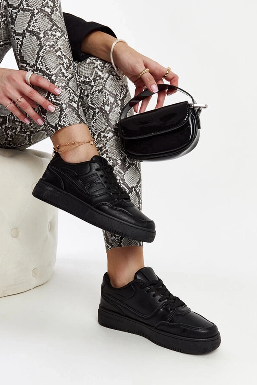 Mustad platvormiga spordijalatsid Mentha