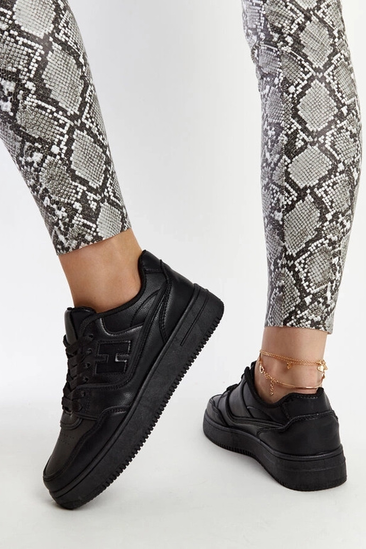 Mustad platvormiga spordijalatsid Mentha