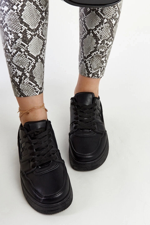 Mustad platvormiga spordijalatsid Mentha