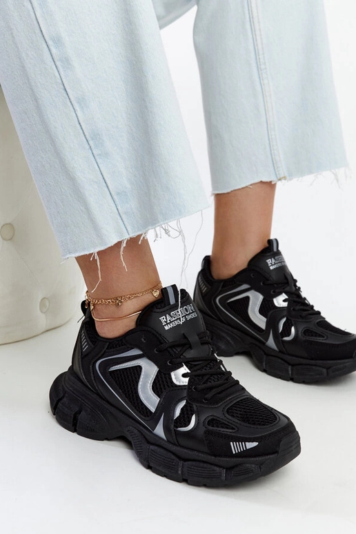 Mustad tossud massiivse Jacobine tallaga