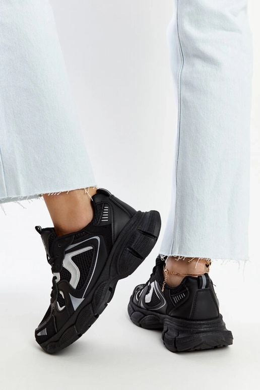 Mustad tossud massiivse Jacobine tallaga