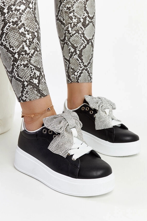 Mustad tossud kõrgel platvormil Rensje