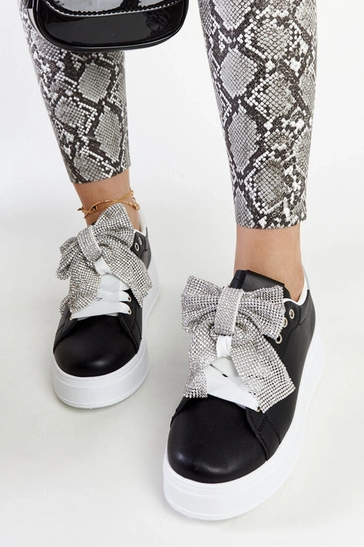 Mustad tossud kõrgel platvormil Rensje