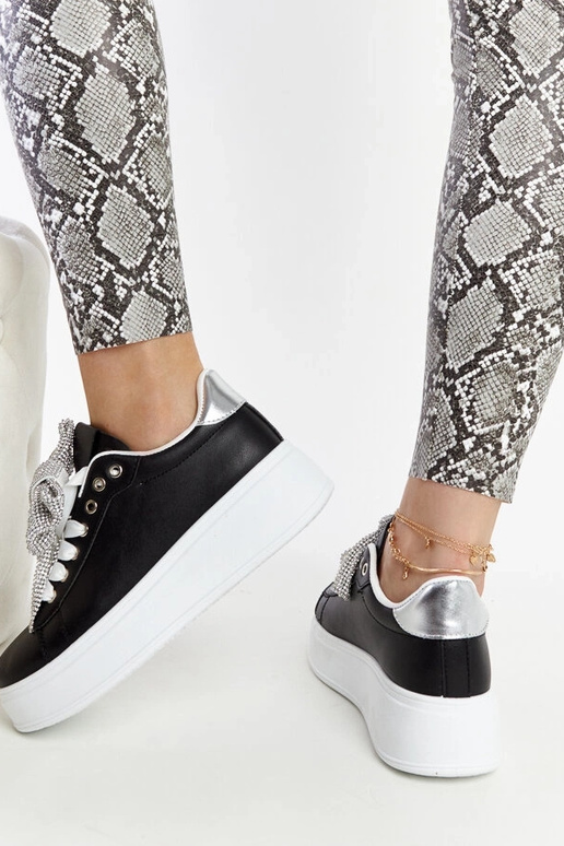 Mustad tossud kõrgel platvormil Rensje