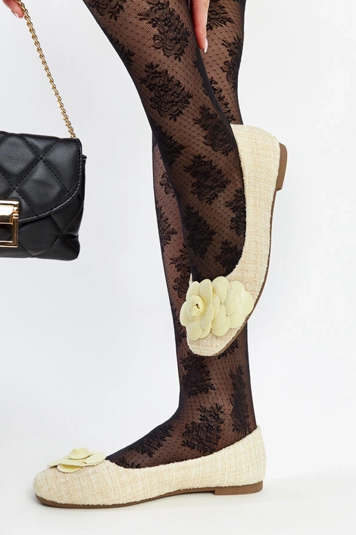 Kollased balletikorterid dekoratiivse... Kollased balletikorterid dekoratiivse...