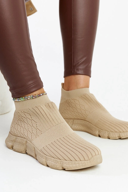 Tumedad beežid kerged sporditossud...