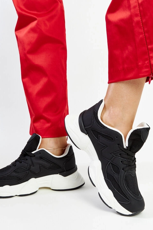 Mustad tossud massiivse Gergely tallaga Mustad tossud massiivse Gergely tallaga