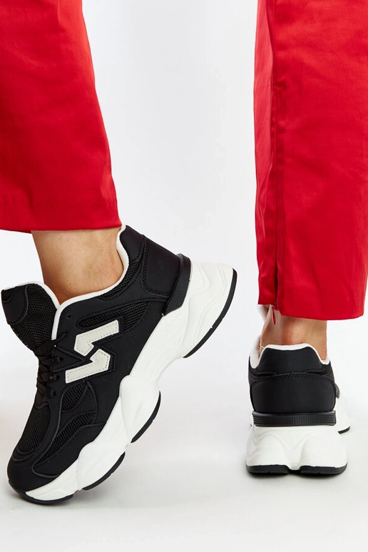 Mustad tossud massiivse Gergely tallaga Mustad tossud massiivse Gergely tallaga