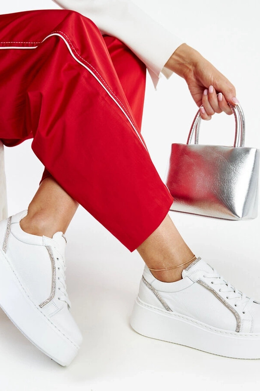 Valged nahast sporditossud... Valged nahast sporditossud...