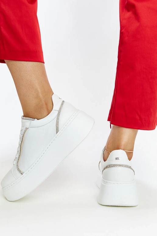 Valged nahast sporditossud... Valged nahast sporditossud...