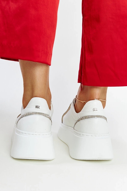 Valged nahast sporditossud... Valged nahast sporditossud...