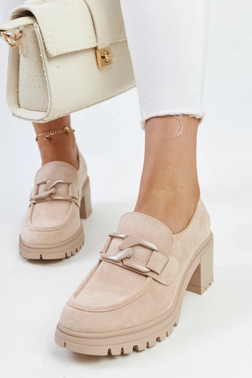 Nahast sisetallaga beežid poolsaapad...