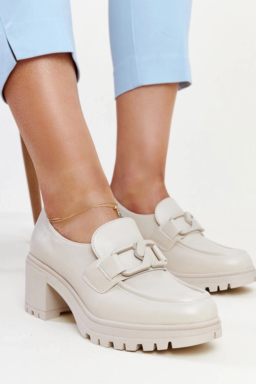 Beežid poolsaapad nahast sisetallaga...