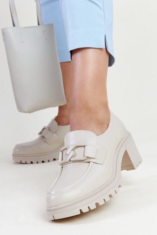 Beežid poolsaapad nahast sisetallaga...