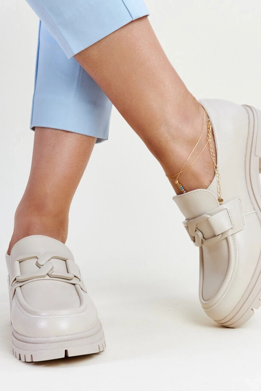 Beežid poolsaapad nahast sisetallaga...