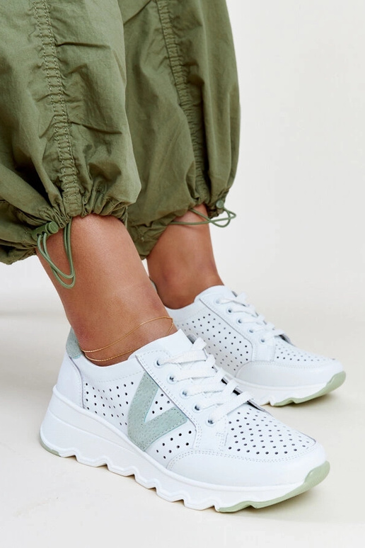 Valged nahast ażurowed sporditossud...