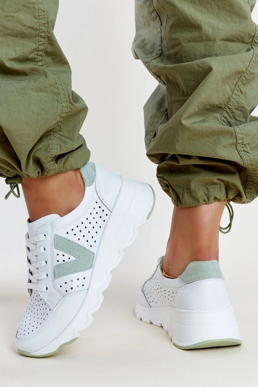 Valged nahast ażurowed sporditossud...