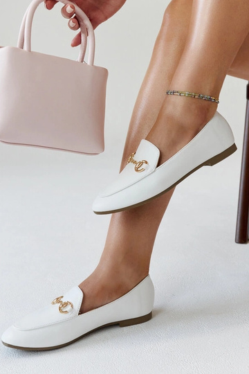 Valged Erminia lukuga... 2