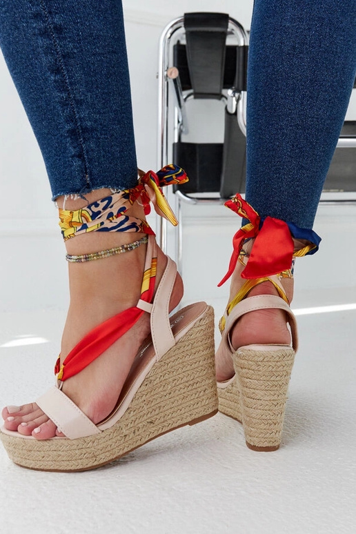 Aziza beežid nöörsandaalid