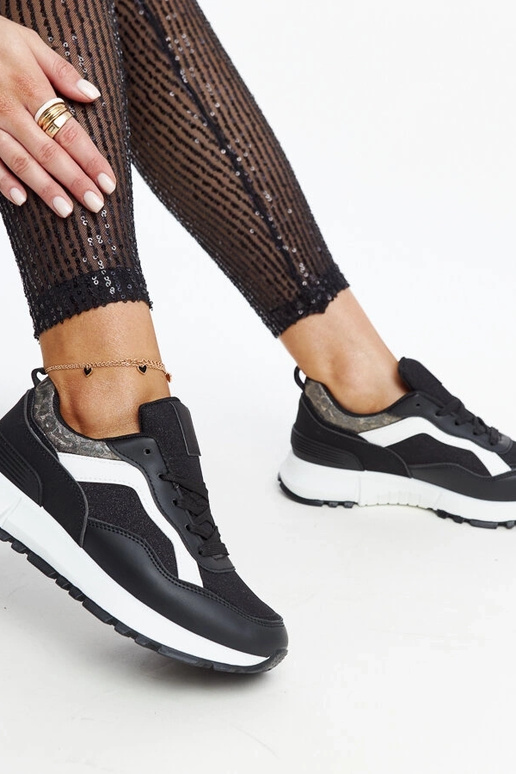 Evelia mustad sädelevad platvormtossud