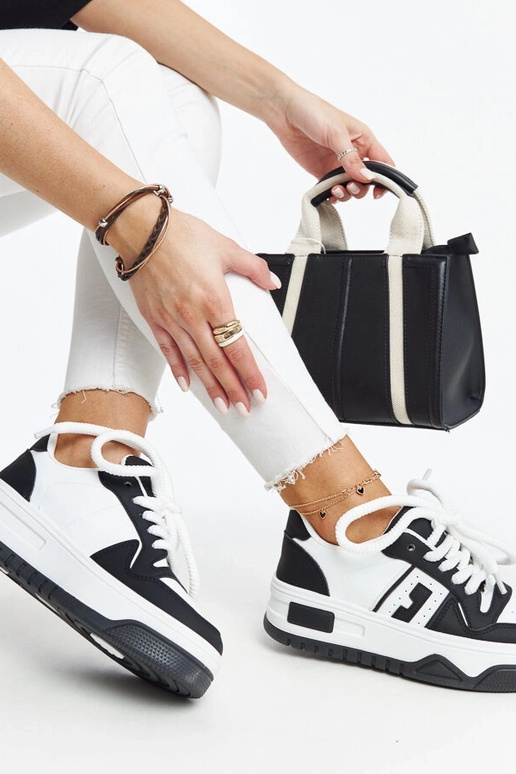 Mustvalged tossud paksu tallaga Galit