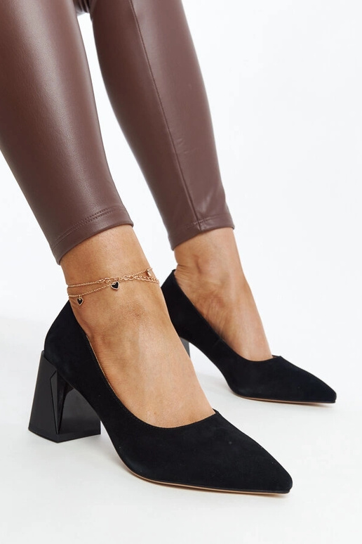 Mustad nahast pumbad Vinceza kontsaga