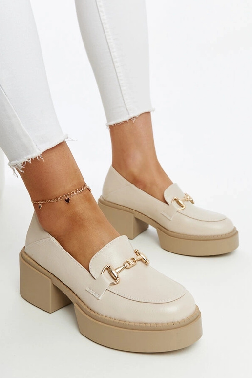 Beežid ökonahast kõrge kontsaga...