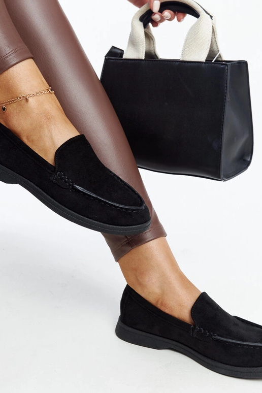 Mustad seemisnahast Rumay kingad