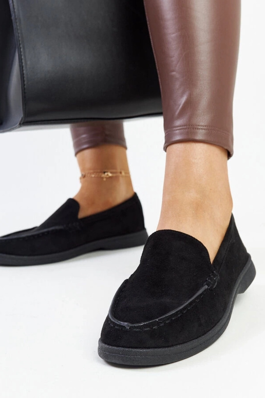 Mustad seemisnahast Rumay kingad