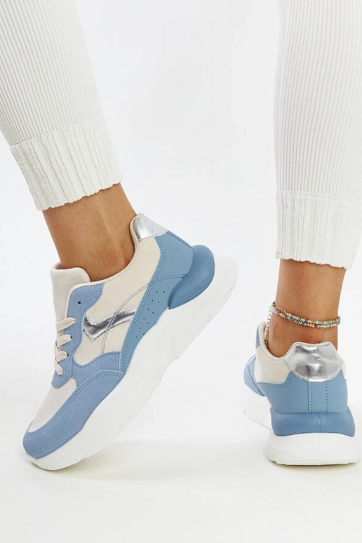 Bežhi-sinised tossud platvormil Nereida Bežhi-sinised tossud platvormil Nereida