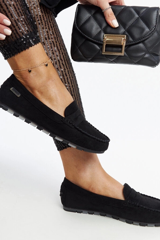 Nafisah mustad sametist mokasiinid