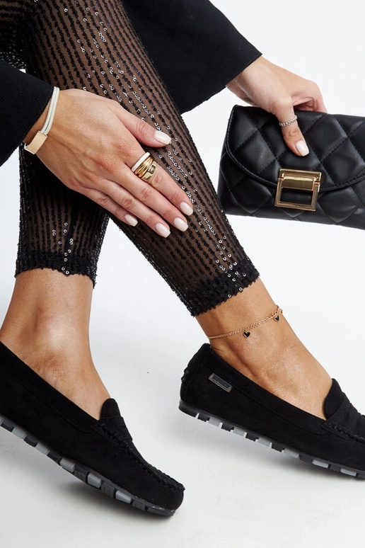 Nafisah mustad sametist mokasiinid