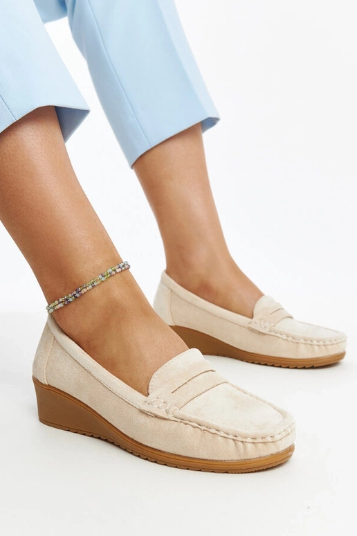 Sakena helebeežid seemisnahast...