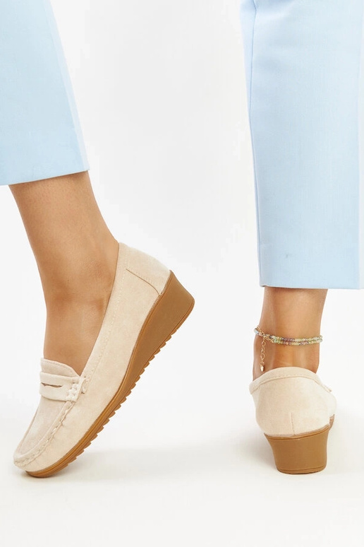 Sakena helebeežid seemisnahast...