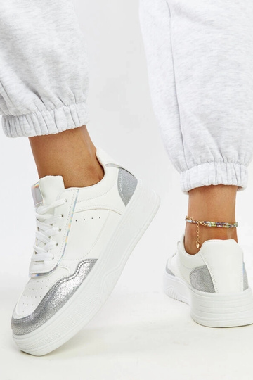 Valged ja hõbedased tossud... 2